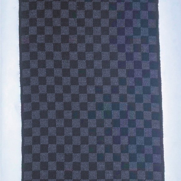 Louis Vuitton Men’s Matching Scarf and Beanie - Picture 3 of 6